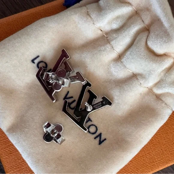 ❌SOLD❌NEW LOUIS VUITTON LV Iconic Silver Crystal Embellished Earrings - Picture 4 of 5